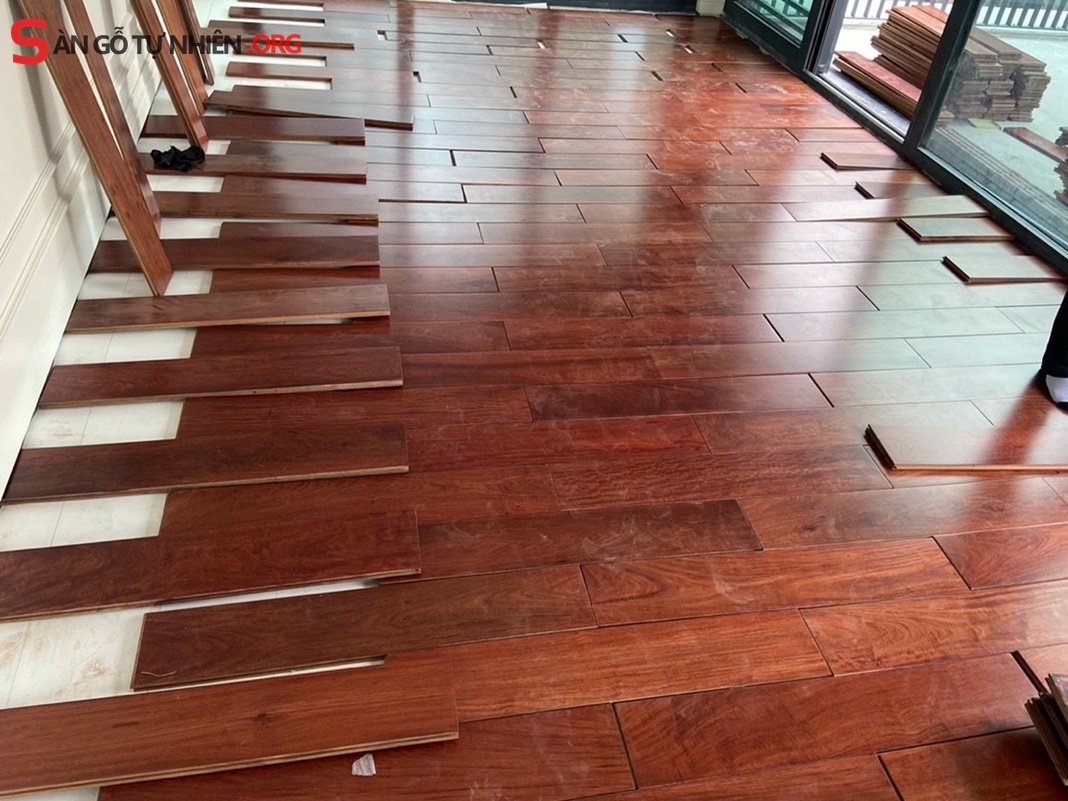 Lắp đặt thi công sàn gỗ Hương Lào