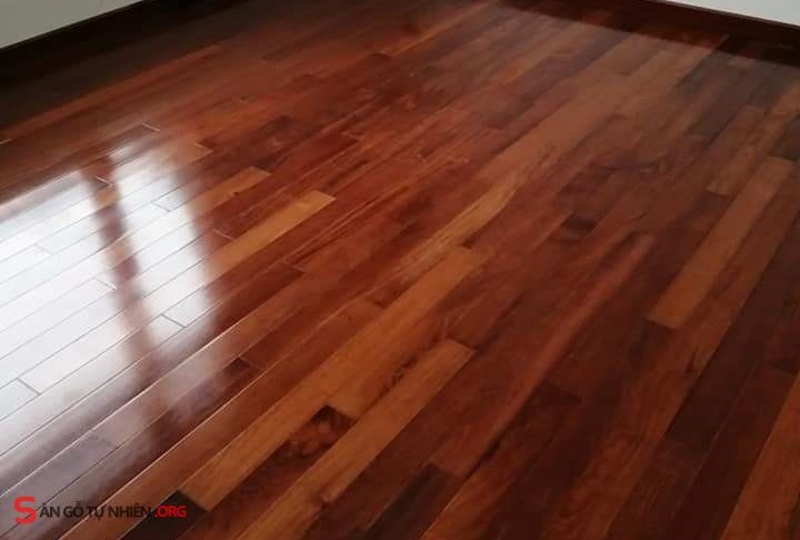 sàn gỗ có lớp satin hoàn thiện như thế nào